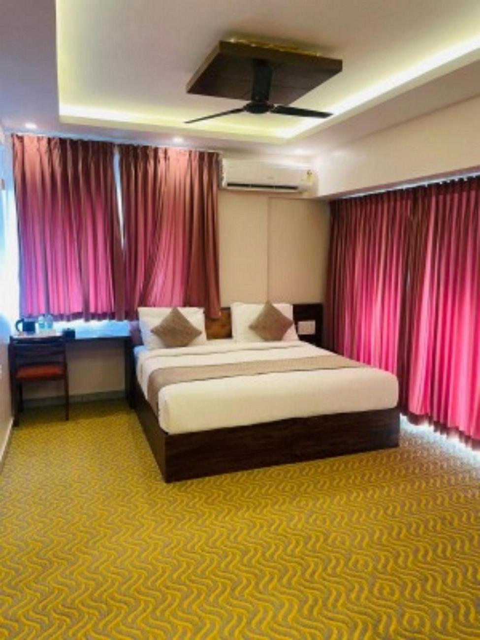 Vovo Hotels Yelahanka Exterior photo